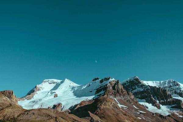 雪山山峰自然风光PPT背景图片