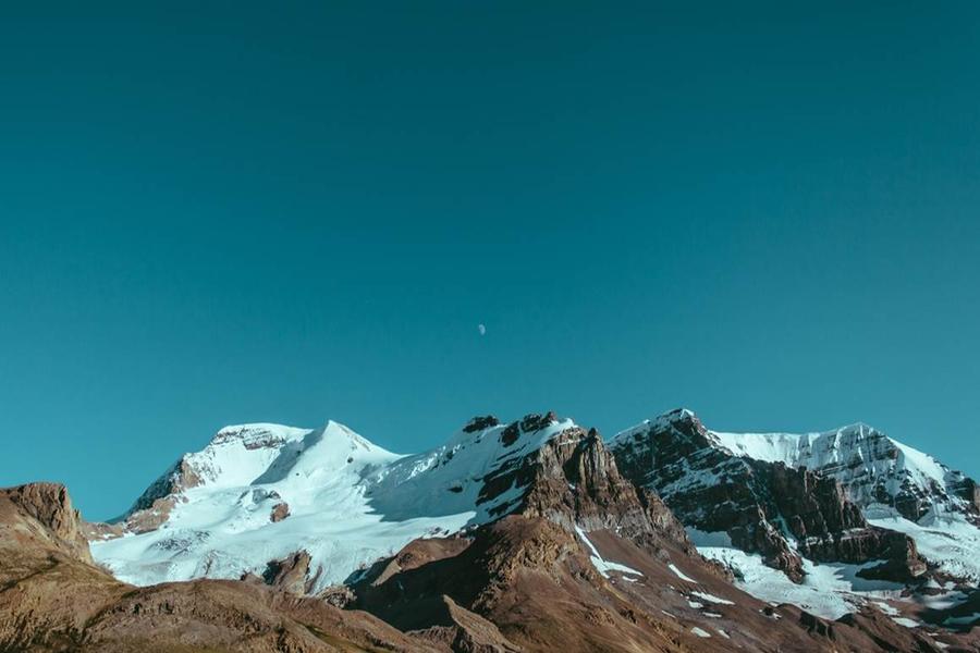 雪山山峰自然风光PPT背景图片